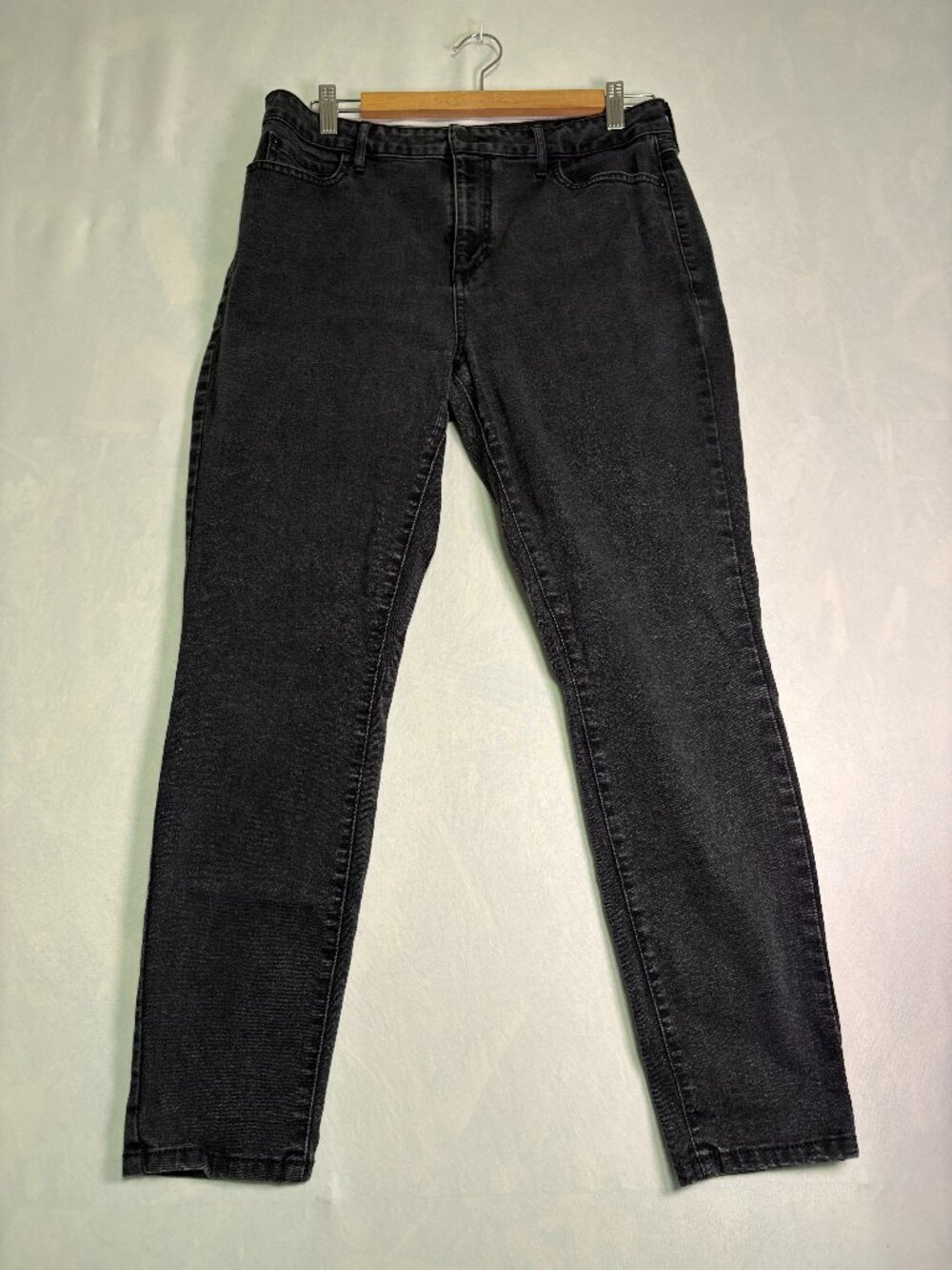GUESS 1981 Skinny Jeans Size 32 Faded Black Grey Wash Stretch Denim